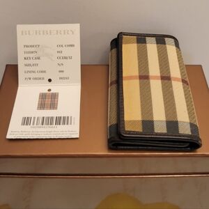 AUTHENTIC Burberry Keyholder Case/Nova Check